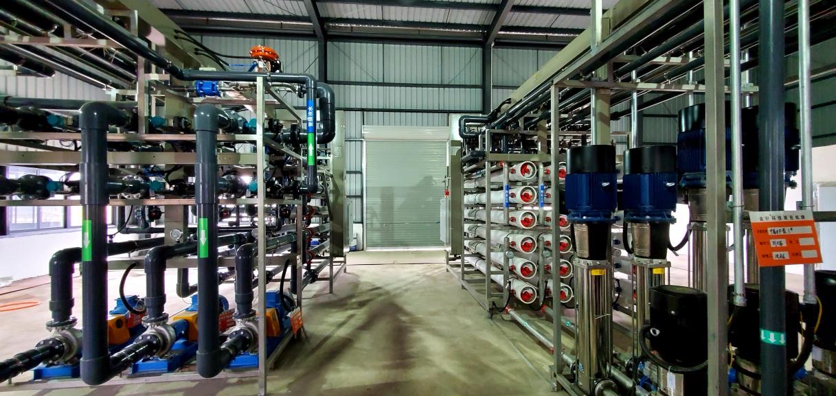 52 m3/h cooling-tower blowdown PEK and HRCC system