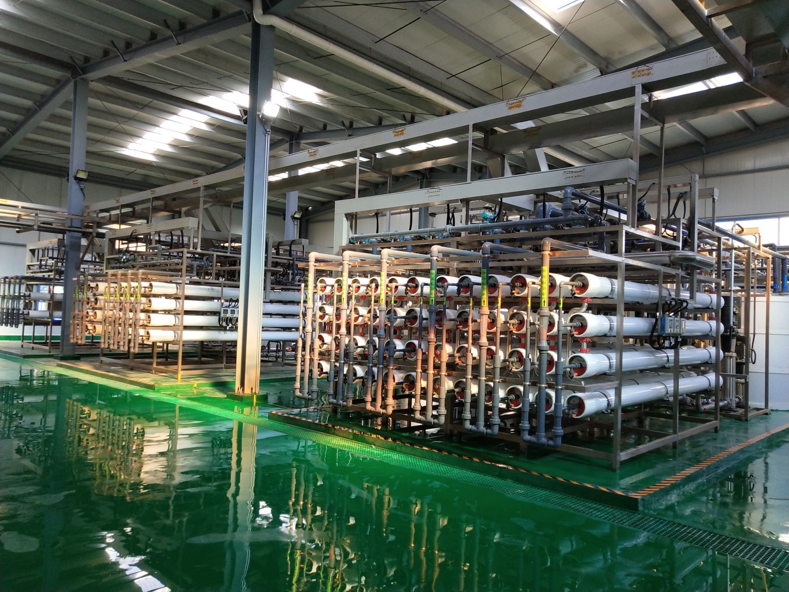 Landfill leachate multistage NF membrane system